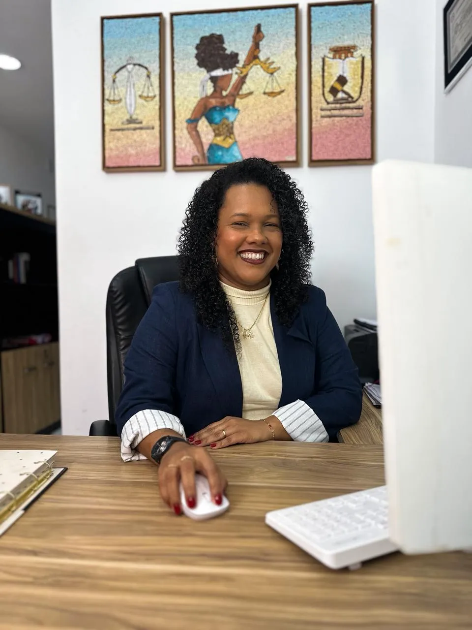 Dra. Luanda Naiara - Advogada Especialista em Concursos Públicos